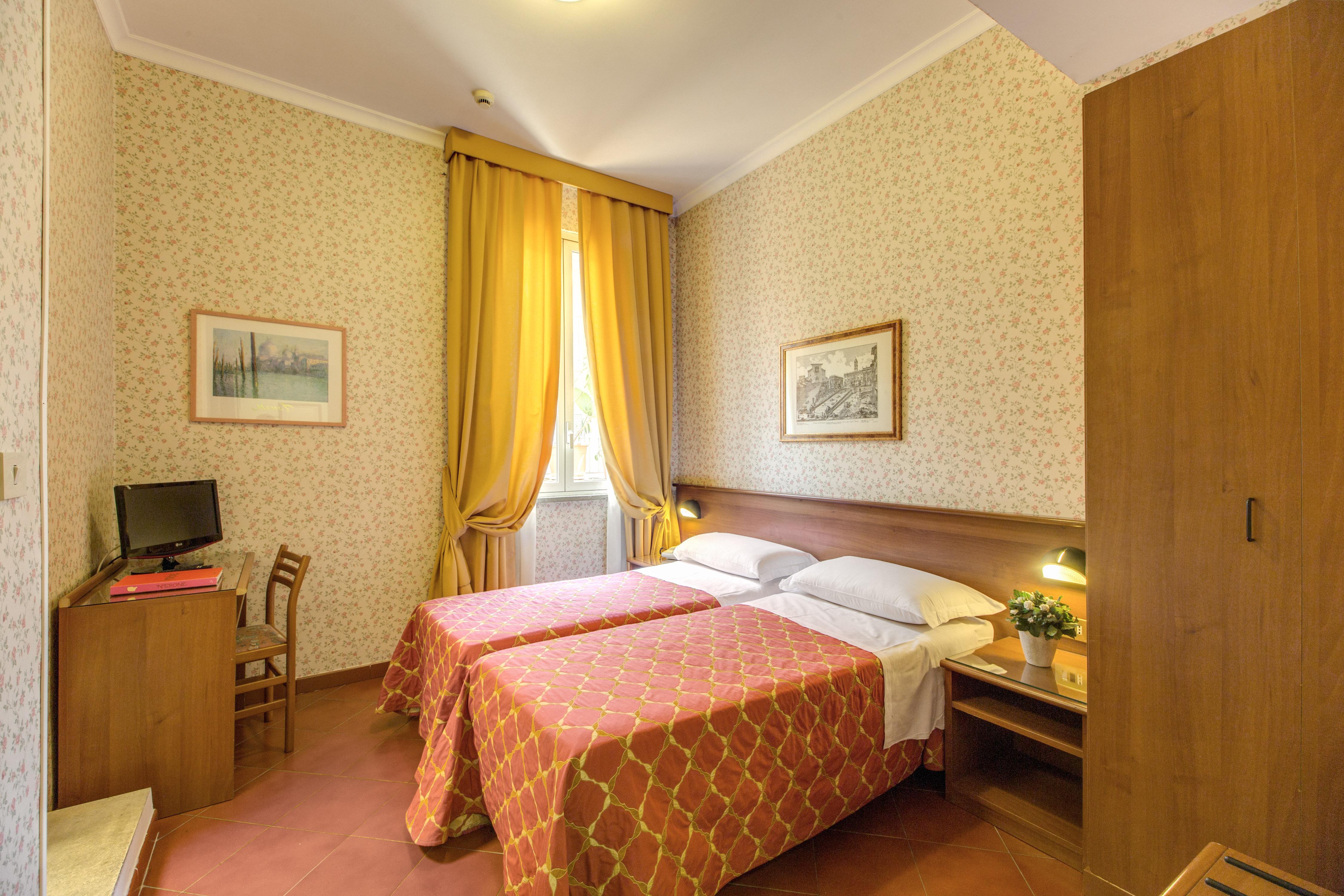Hotel Corona Rome Exterior photo