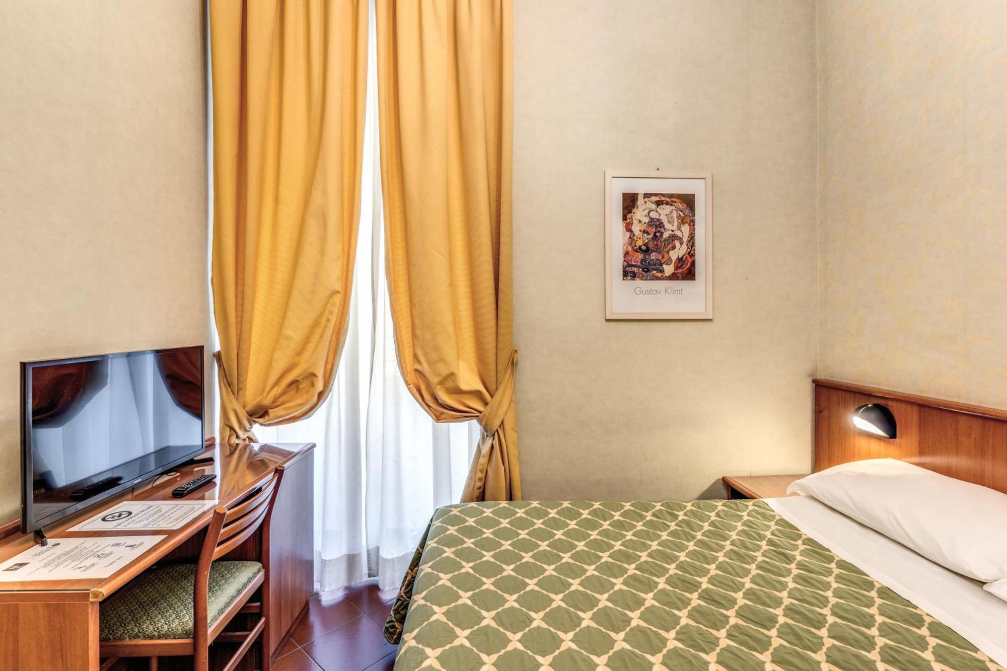 Hotel Corona Rome Exterior photo