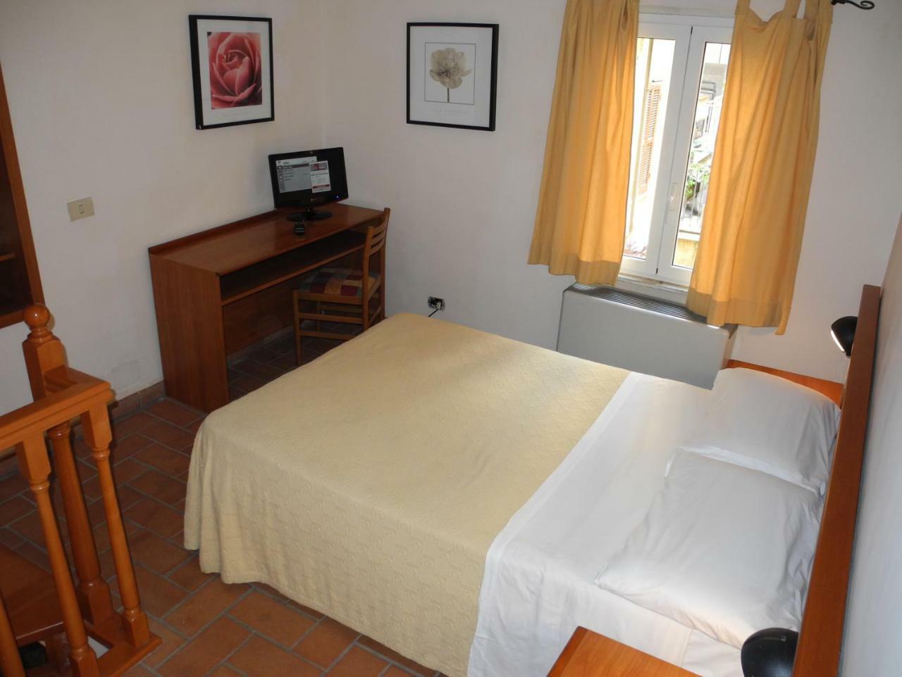 Hotel Corona Rome Exterior photo