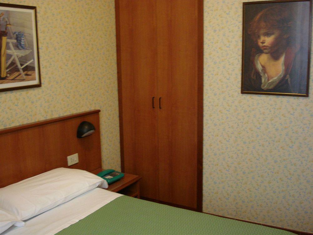 Hotel Corona Rome Exterior photo